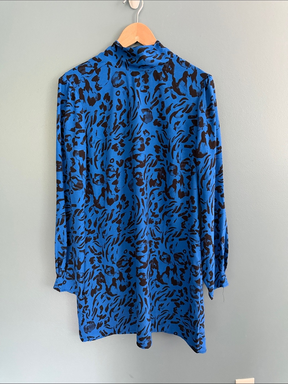 Women's Blue and Black Animal-Print Long Sleeve Dress Medium Peyton Jensen